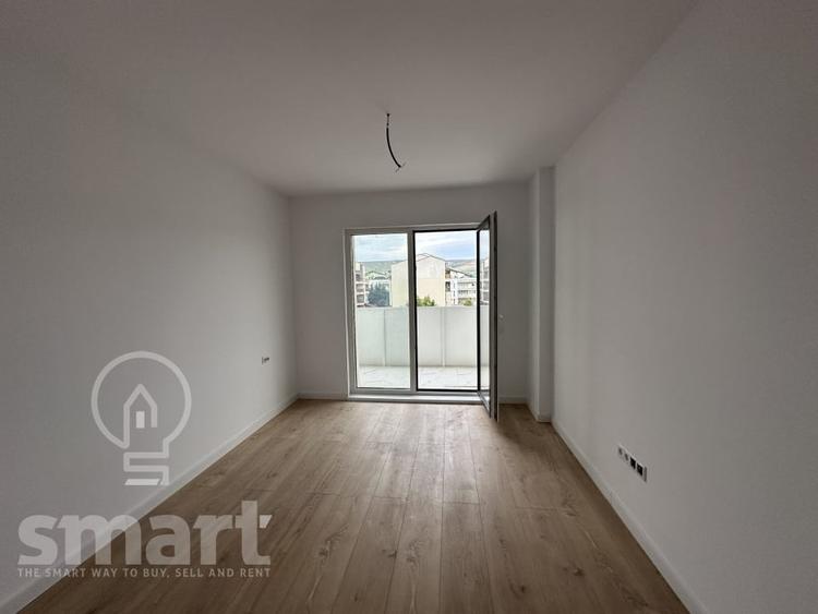 Apartament cu 3 camere semidecomandat în Florești