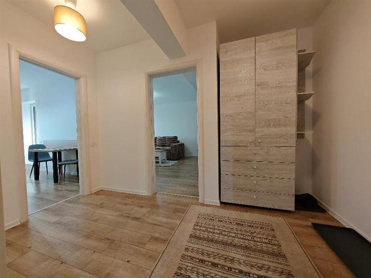 Apartament cu 2 camere decomandat, mobilat în Tractorul