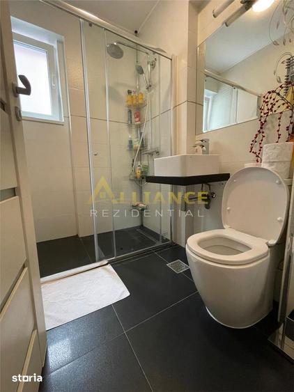 Apartament cu 3 camere, mobilat în Central — fotografia 1
