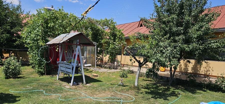 Casă cu 5 camere în Caracal