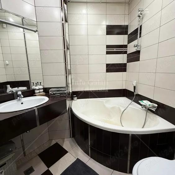 Apartament cu 6 camere decomandat în Faleză