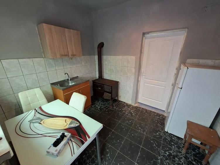 Casă cu 4 camere cu Teren 3000 Mp în Exterior Vest