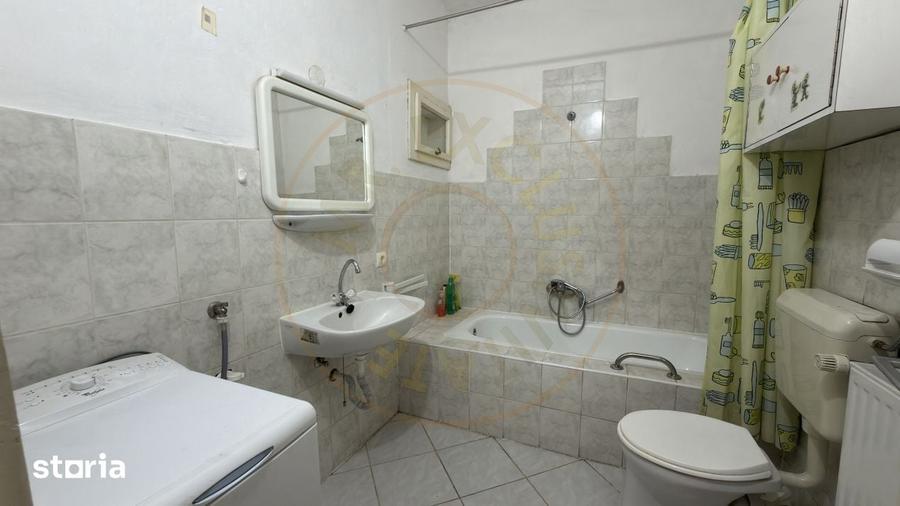 Casă cu 4 camere cu Teren 1955 Mp în Petrești