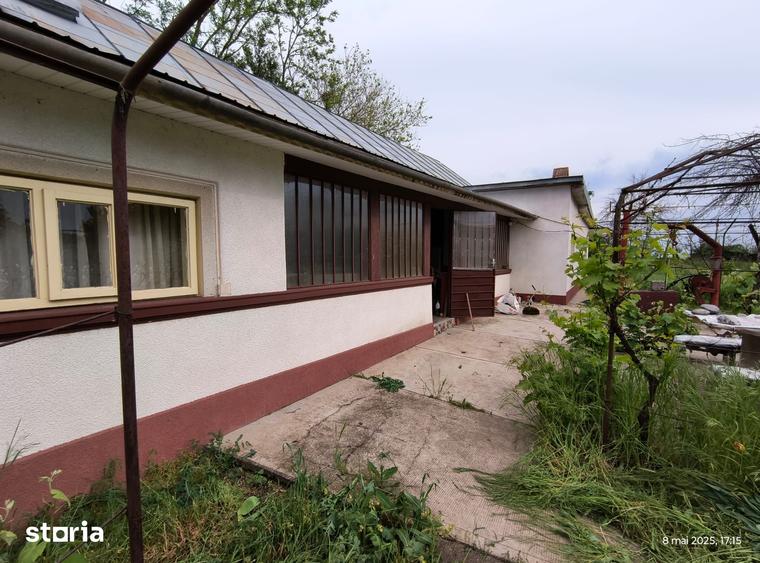 Casă cu 7 camere cu Teren 3040 Mp în Troianul