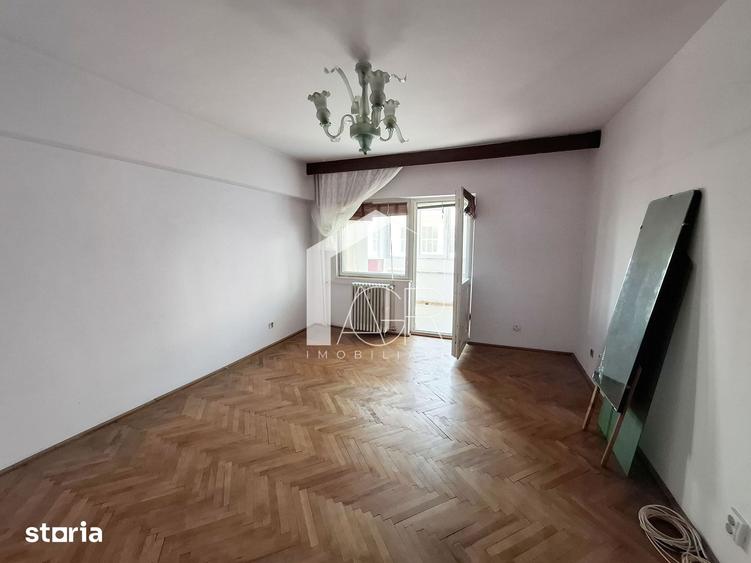 Apartament cu 3 camere decomandat în Republicii