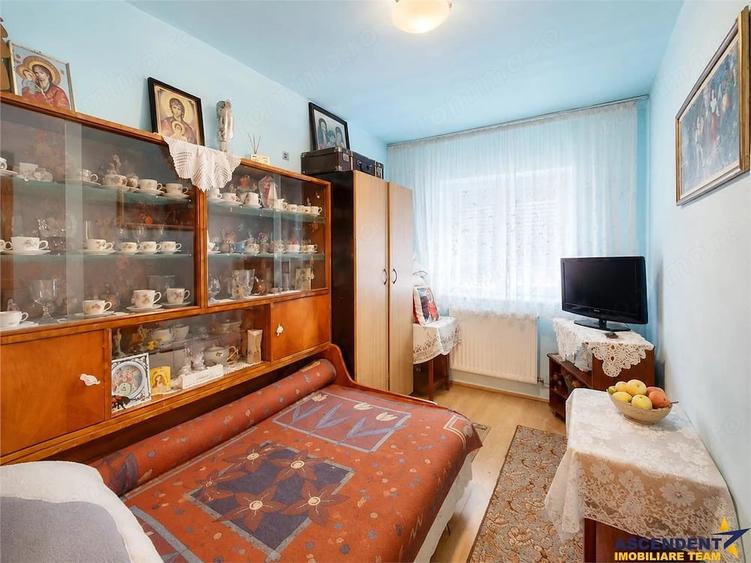 Apartament cu 3 camere decomandat în Triaj