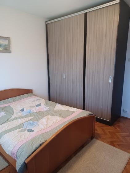 Apartament cu 3 camere semidecomandat în Calea Călărașilor