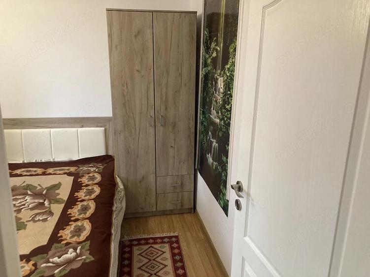 Apartament cu 3 camere semidecomandat în Dacia