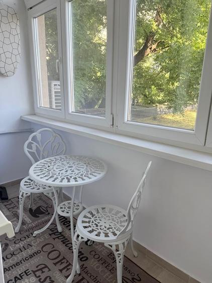 Apartament cu 3 camere semidecomandat, mobilat în Grivița