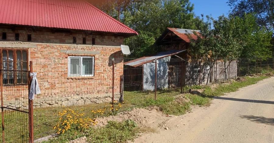 Casă cu 3 camere în Pietreni