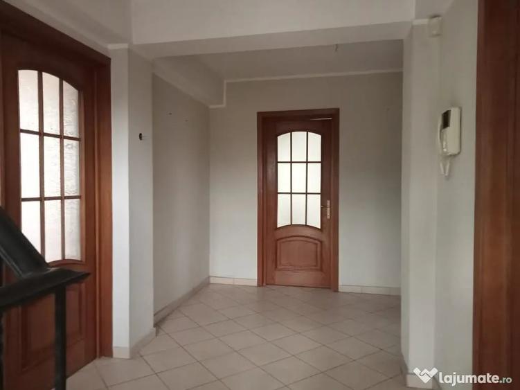 Casă cu 4 camere cu Teren 500 Mp în Bd. Coșbuc