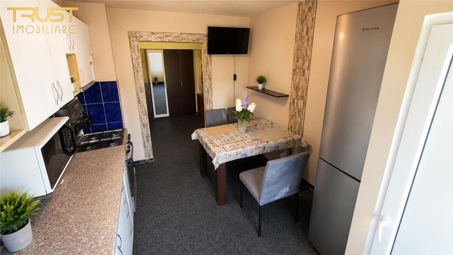 Apartament cu 4 camere semidecomandat în Baciu