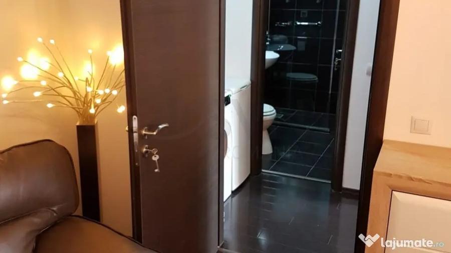 Apartament cu 2 camere decomandat în Victoriei