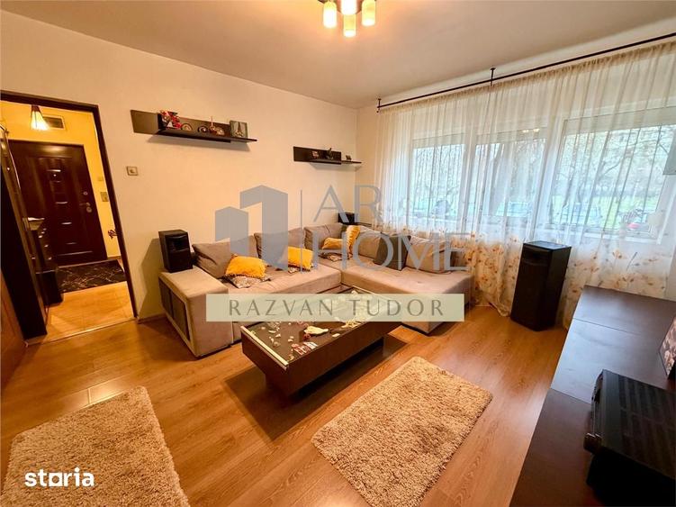 Apartament cu 3 camere semidecomandat în Andrei Mureșanu