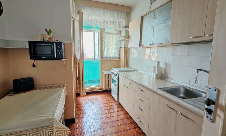 Apartament cu 3 camere decomandat în Mazepa 1