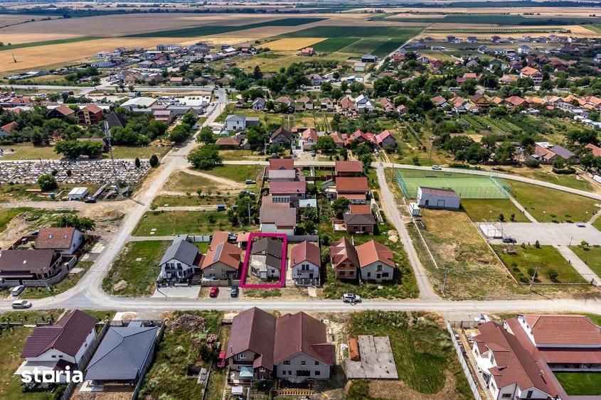 Casă cu 4 camere cu Teren 300 Mp în Zimandu Nou