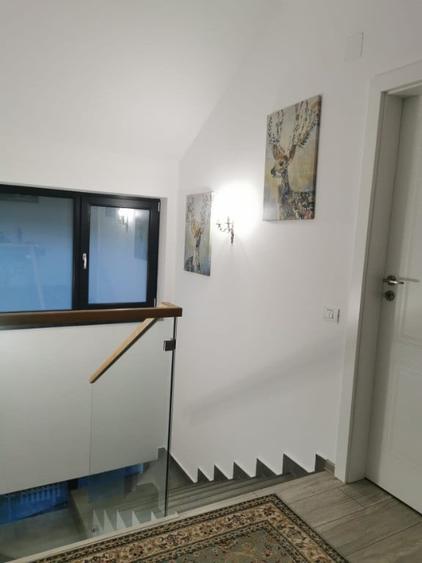 Casă cu 5 camere cu Teren 390 Mp în Brănești