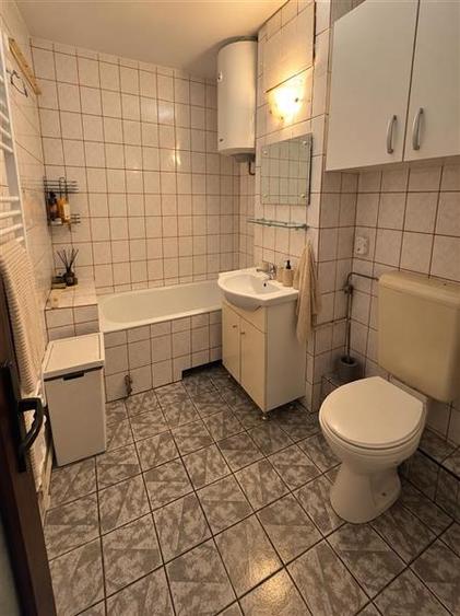 Apartament cu 2 camere decomandat în Tractorul