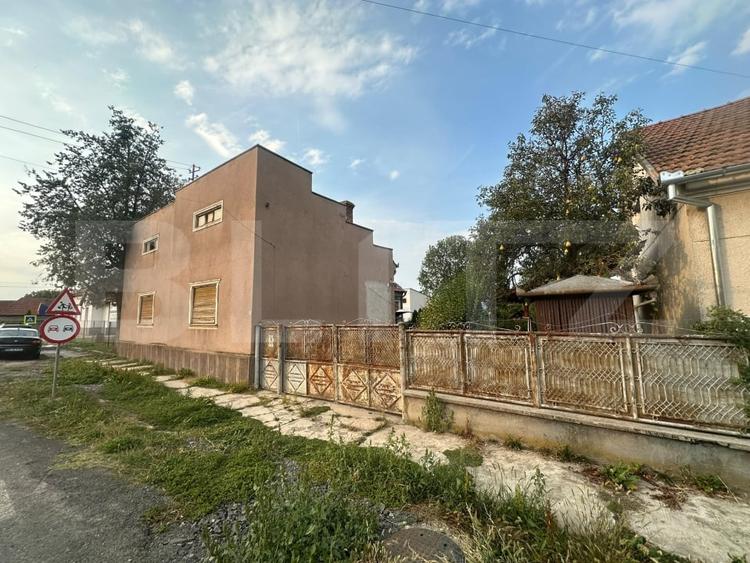 Casă individuală cu 3 camere cu Teren 2700 Mp în Brănișca