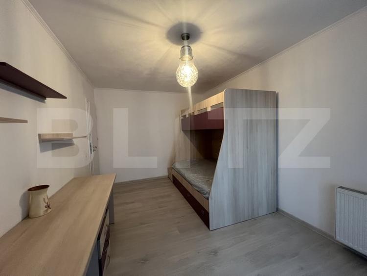 Apartament cu 3 camere decomandat, mobilat în Florești