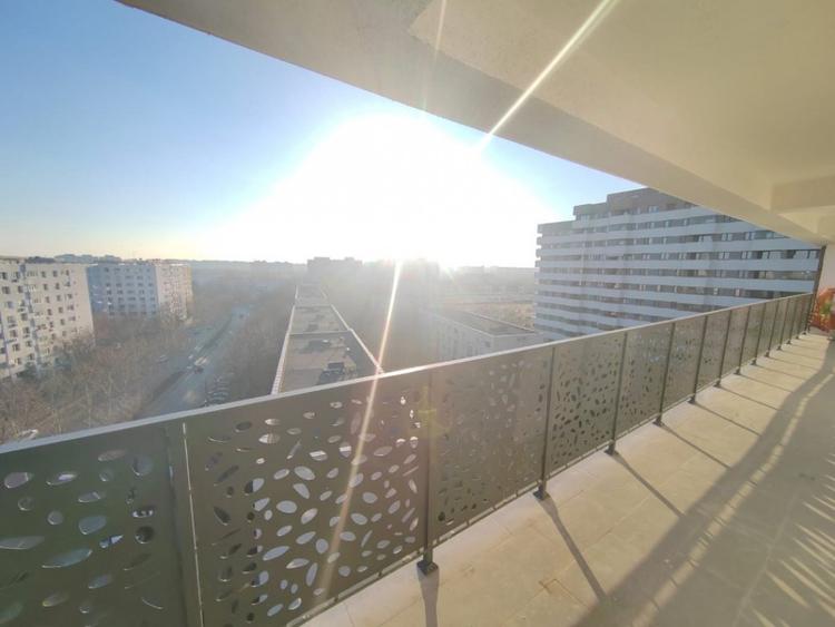 Apartament cu 4 camere decomandat în Titan
