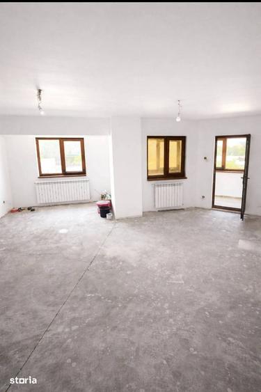 Apartament cu 3 camere decomandat în Boema