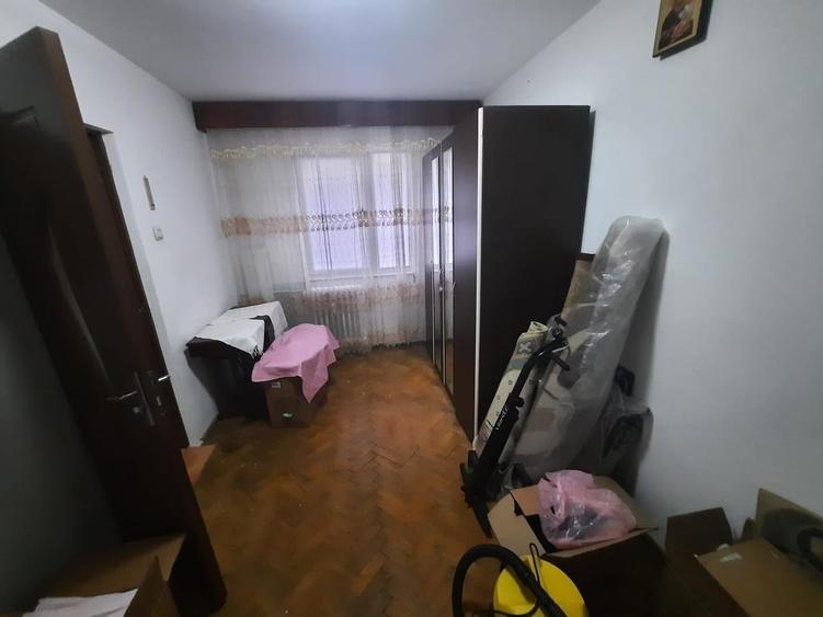 Apartament cu 3 camere nedecomandat, mobilat în Tătărași