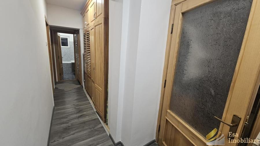 Apartament cu 4 camere decomandat în Titulescu