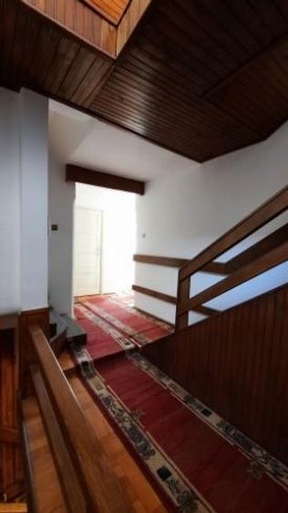 Casă individuală cu 6 camere cu Teren 435 Mp în Favorit