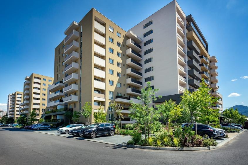 Apartament cu 4 camere semidecomandat în Astra