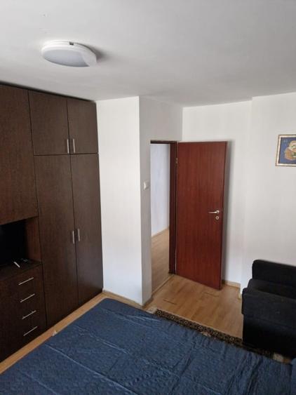 Apartament cu 3 camere semidecomandat, mobilat în Bucureștii Noi