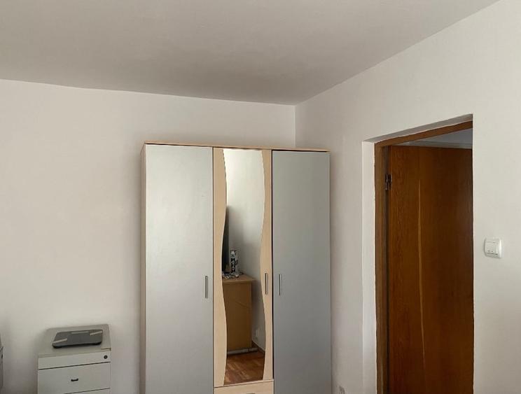 Apartament cu 2 camere semidecomandat, mobilat în Micro III
