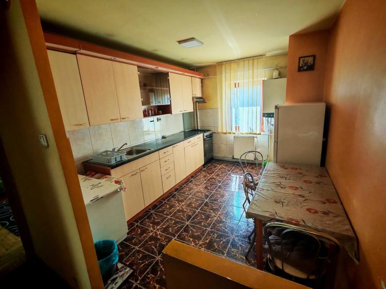 Apartament cu 3 camere decomandat în Dosu Bricii