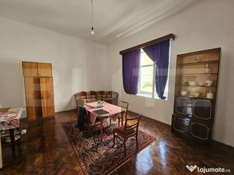 Casă cu 6 camere cu Teren 1000 Mp în Central
