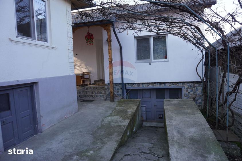 Casă cu 5 camere cu Teren 752 Mp în Central