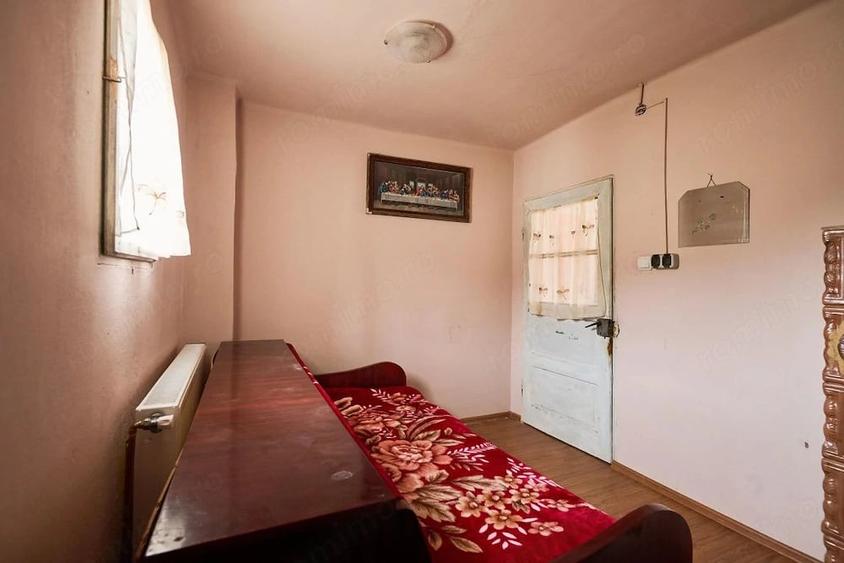 Casă cu 2 camere cu Teren 831 Mp în Central