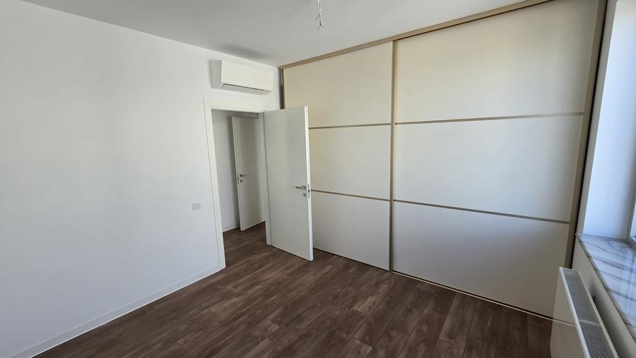 Apartament cu 3 camere decomandat, mobilat în Băneasa