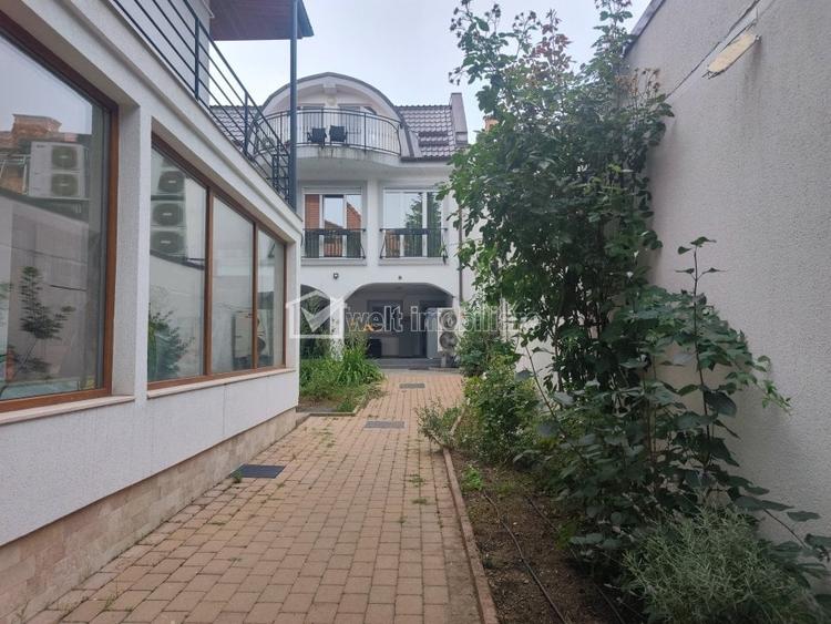 Apartament cu 4 camere decomandat în Central