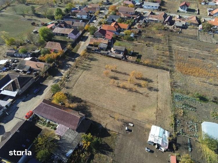 Teren de 300 mp, în Păuliș