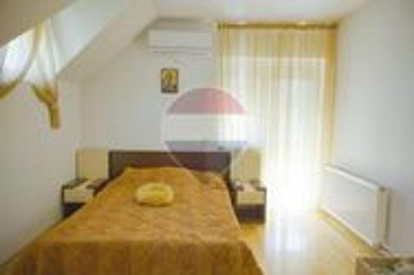 Casă individuală cu 7 camere cu Piscina în Girov