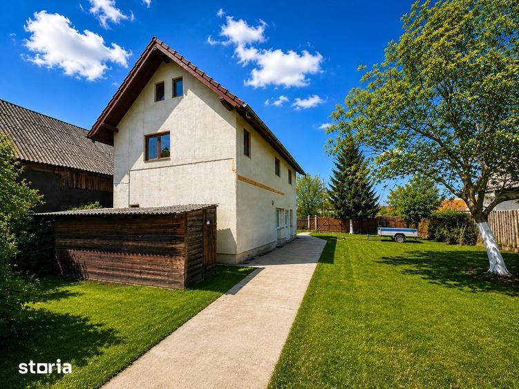 Casă cu 4 camere decomandat cu Teren 1453 Mp în Biharia