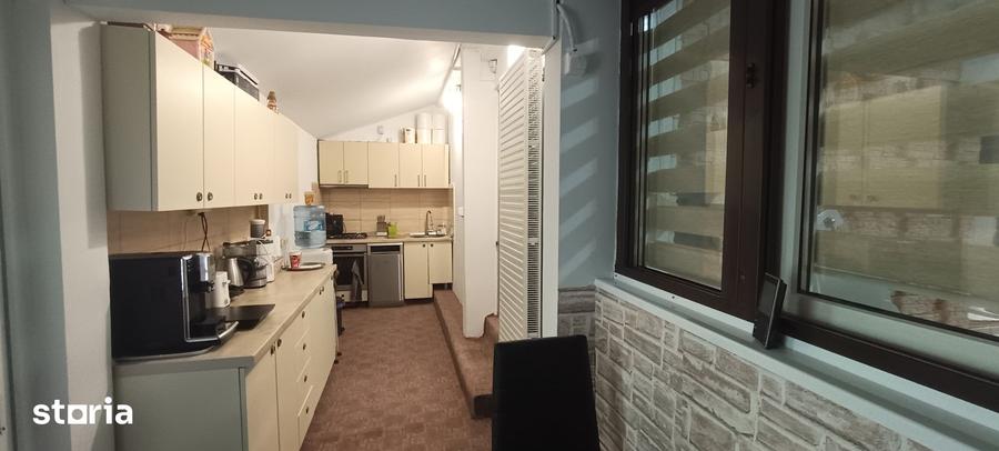 Casă cu 5 camere cu Teren 360 Mp în Calea București