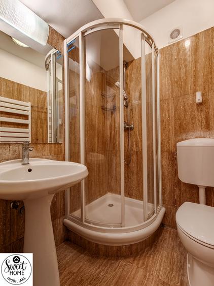 Apartament cu 5 camere decomandat în Unirii