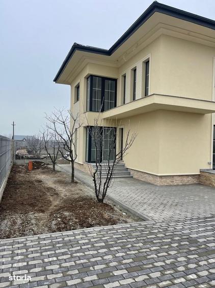 Casă cu 5 camere cu Teren 312 Mp în Central