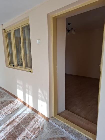 Casă individuală cu 4 camere cu Canalizare în Central