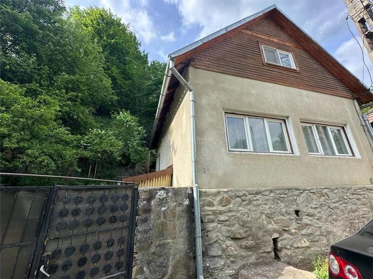 Casă cu 1 camere cu Teren 647 Mp în Central