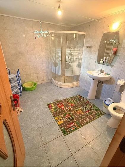 De inchiriat Casa modesta 4 camere - 3