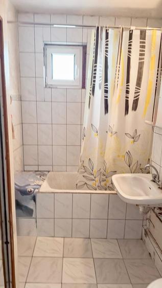 Apartament cu 3 camere decomandat în Micro 19