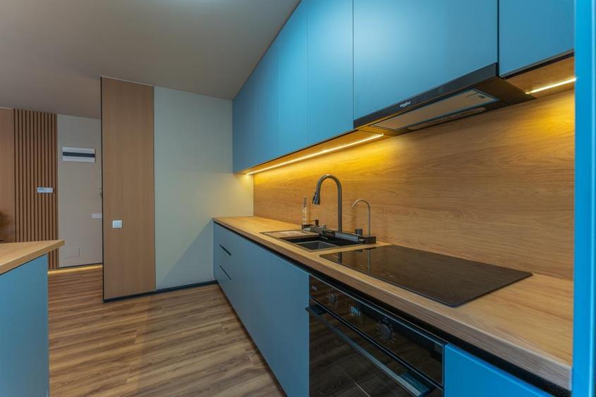 Apartament cu 2 camere semidecomandat, mobilat în Între Lacuri