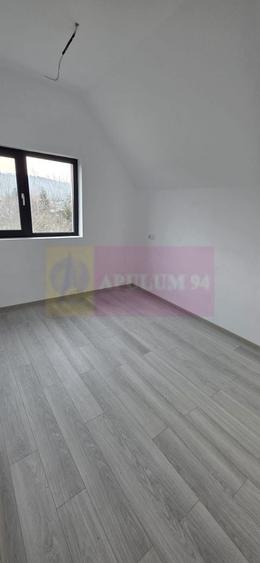 Casă individuală cu 4 camere cu Canalizare în Brebu